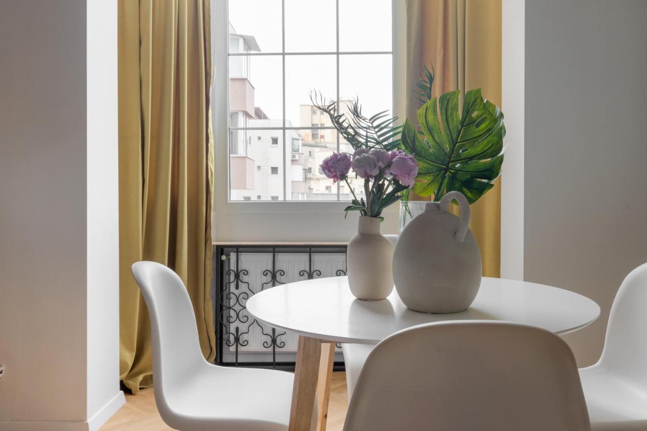 Little Paris By Urbanesq Apartment บูคาเรสต์ ภายนอก รูปภาพ